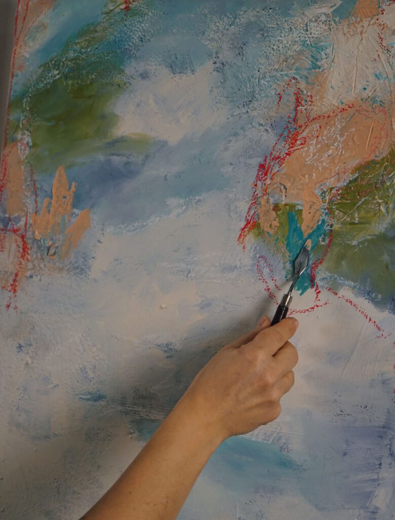 Malen an einem Kunstwerk